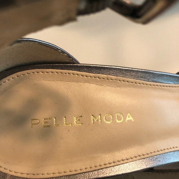 Elegant dress and shoes. - Picture 5 of 5